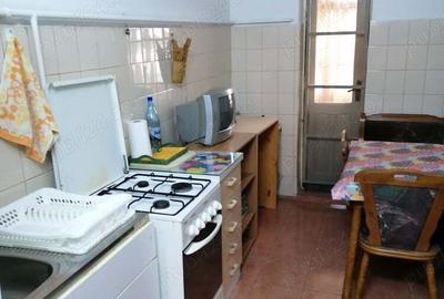 Apartament cu 3 camere decomandat în Caracal - 8