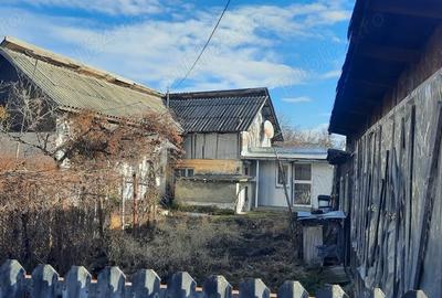 Casă cu Teren 1277 Mp în Stâlpeni - 2