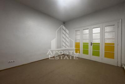 Casa partial mobilata, curte proprie,  zona Lunei - 24