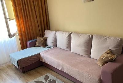 Apartament cu 2 camere decomandat în Tractorul