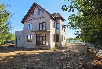 Casă cu 3 camere cu Teren 881 Mp în 1 Decembrie - 5