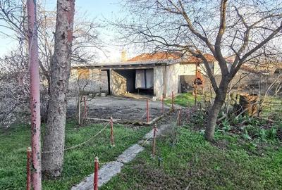 Casă cu 4 camere cu Teren 1000 Mp în Frumușani - 4