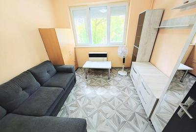 Vand garsoniera in Hunedoara, zona centrala, langa pietonala Corvin, etaj 1, 23.900 euro neg - 2
