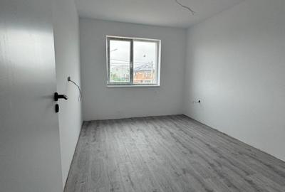 VANZARE APARTAMENT DECOMANDAT-48 MP-BALCON-COMISION 0% STATIE STB LANGA BLOC - 4