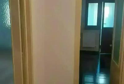 Vanzare Apartament 1 cam. cf.1 dec., parter cu balcon, suprafata totala 44.mp., Bld. Dorobantilor - 18