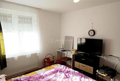Apartament cu 2 camere semidecomandat în Moldova Nouă