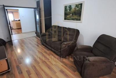 Apartament cu 4 camere decomandat, mobilat în Apărătorii Patriei