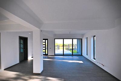 Casă cu 4 camere cu Canalizare în Păulești - 8