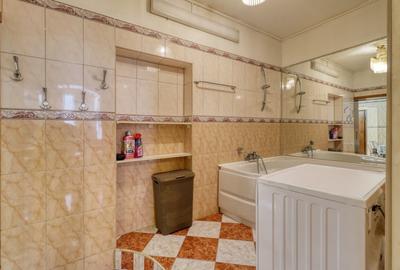 Apartament cu 4 camere decomandat în P-ța Unirii - 13