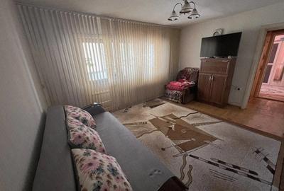 Proprietar vand apartament spa?ios cu 2 camere de vanzare Zona Sagului-Dambovi?a, aproape de Turist. Proprietar vand apartament spa?ios cu 2 camere de vanzare Zona Sagului-Dambovi?a, aproape de Turist. - 3