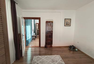 Vand casa cu2 cam. in zona Central - 6