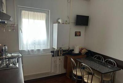 Apartament de vanzare cu 2 camere, zona Poarta 6 - 6