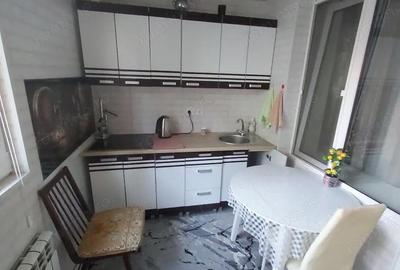 Garsonieră decomandată în Girocului