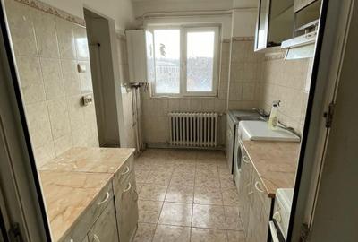 Apartament cu 3 camere decomandat în Podu Roș - 1