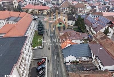 Casă cu 6 camere cu Garaj în Ultracentral - 1