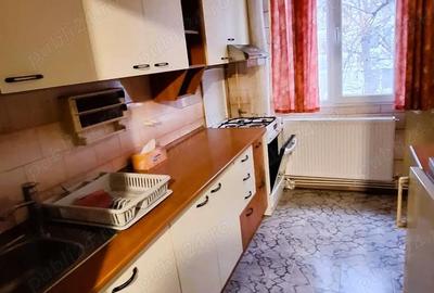 Apartament cu 3 camere decomandat în Apărătorii Patriei - 3