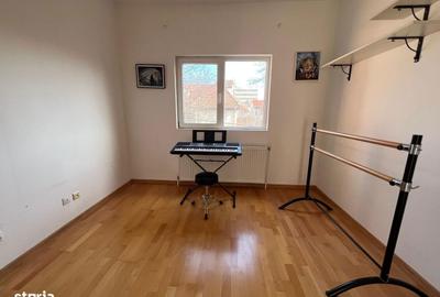 Casă cu 8 camere cu Canalizare în Ultracentral - 6