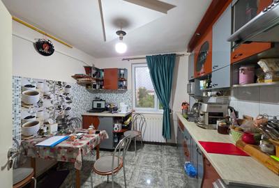 Apartament cu 3 camere decomandat, mobilat în Progresul - 3