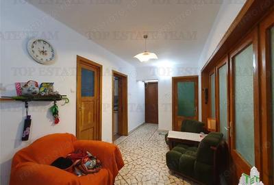 Oportunitate ultracentral apartament 4 camere garaj boxa si curte Constanta - 12