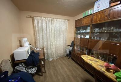 Apartament 4 camere, in suprafata de 74 mp, decomandat, zona - 17