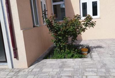 Casă cu 3 camere decomandat în Siderurgiștilor