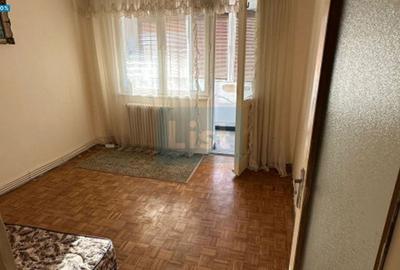 Apartament cu 3 camere semidecomandat în Micro I