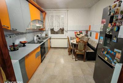 Apartament cu 3 camere decomandat în Tileagd - 2