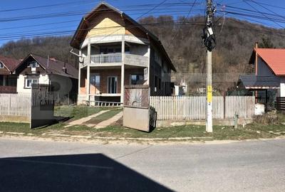 Casă cu 6 camere cu Teren 3050 Mp în Mănești - 14