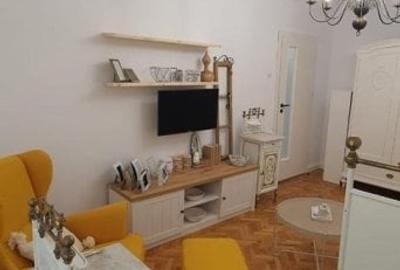 Apartament cu 2 camere semidecomandat, mobilat în Ultracentral