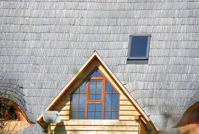 Vand casa la Buru construita traditional din barne de stejar cu tarnat sculptat si interior modern - 5