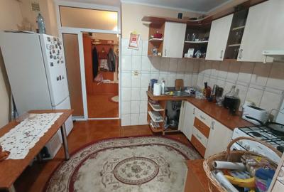 Apartament 3 camere DECOMANDAT, Nicolina-Prima Statie, ETAJ 3 - 3