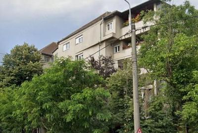 Apartament cu 6 camere decomandat în Spitalul Județean