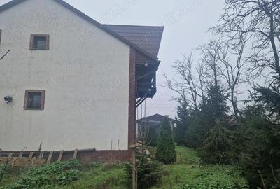 Casă cu 5 camere în Scorțaru Vechi - 1