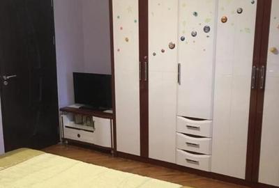 1 camera in zona Dambovita