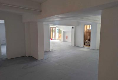 Spațiu comercial, de 130 mp, în Central - 3