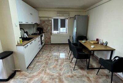 Apartament cu 3 camere semidecomandat în Central - 3