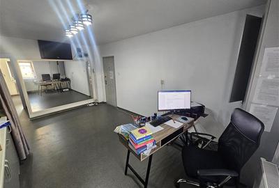 Apartament cu 3 camere decomandat în Micro IV - 18