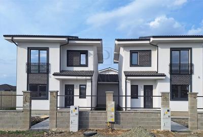 Duplex cu 4 camere cu Canalizare în Moșnița Veche