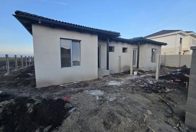 Duplex cu 3 camere cu Canalizare în Moșnița Nouă - 1