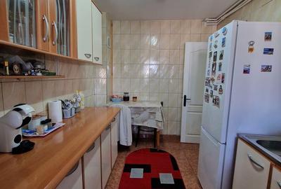 Apartament cu 2 camere decomandat în Micro 6 - 9