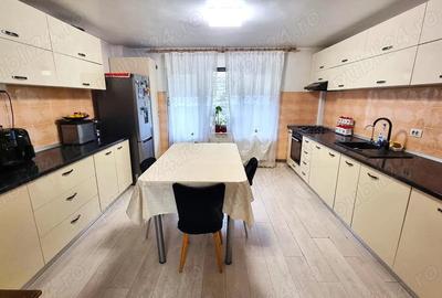 Casă cu 5 camere în Rediu