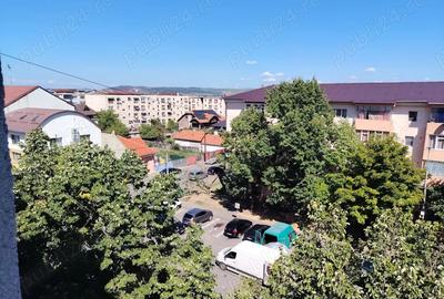 Vand apartament 3 camere, decomandat, zona Independentei - 4