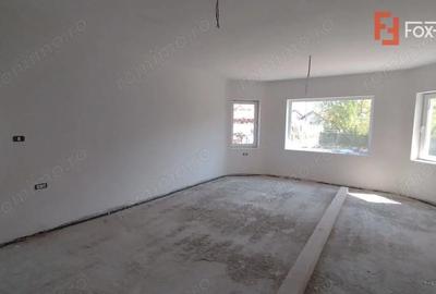 Casă cu 5 camere cu Canalizare în Utvin