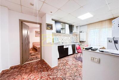 Apartament cu 3 camere decomandat în Ștefan cel Mare