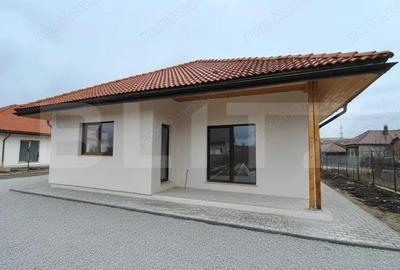 Casă cu 4 camere cu Teren 750 Mp în Jucu - 10