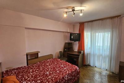 Proprietar 3 camere umf independentei