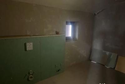 Casă cu 5 camere cu Teren 2000 Mp în Podari - 3