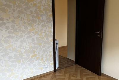 Apartament cu 3 camere semidecomandat în Lujerului