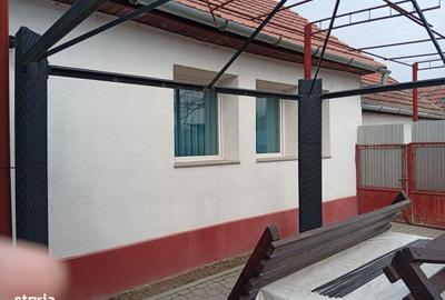 Casă cu 6 camere cu Teren 843 Mp în Livada - 2