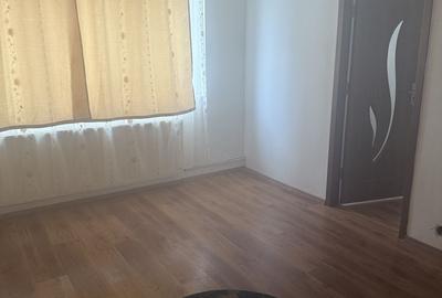 Apartament cu 2 camere semidecomandat în Micro 4 - 7